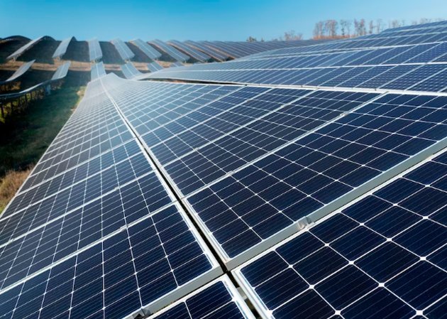 Como funciona uma usina solar?