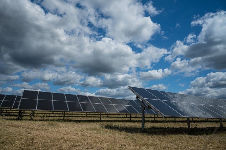 Qualquer pessoa pode montar uma usina solar?