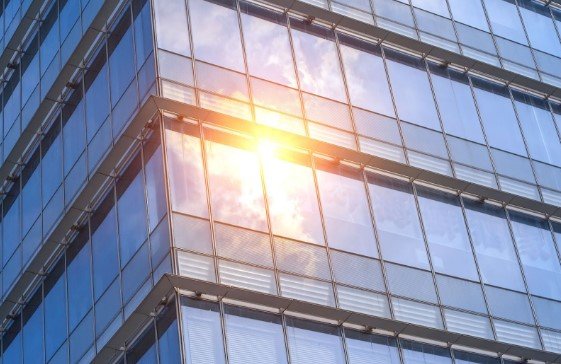 Células de perovskita: a revolução transparente da energia solar